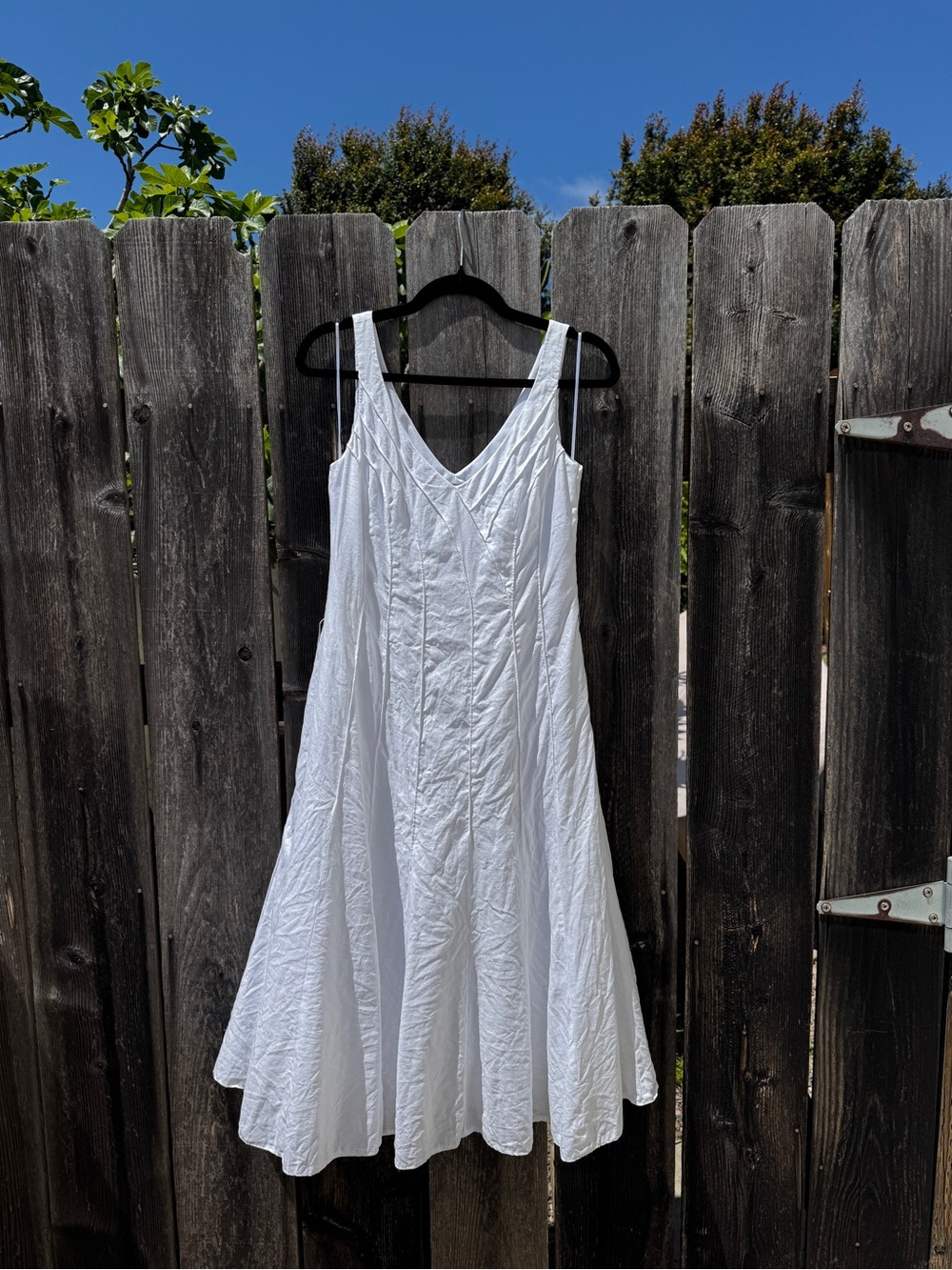 White midi dress with V-neckline Drop Waist Sleeveless